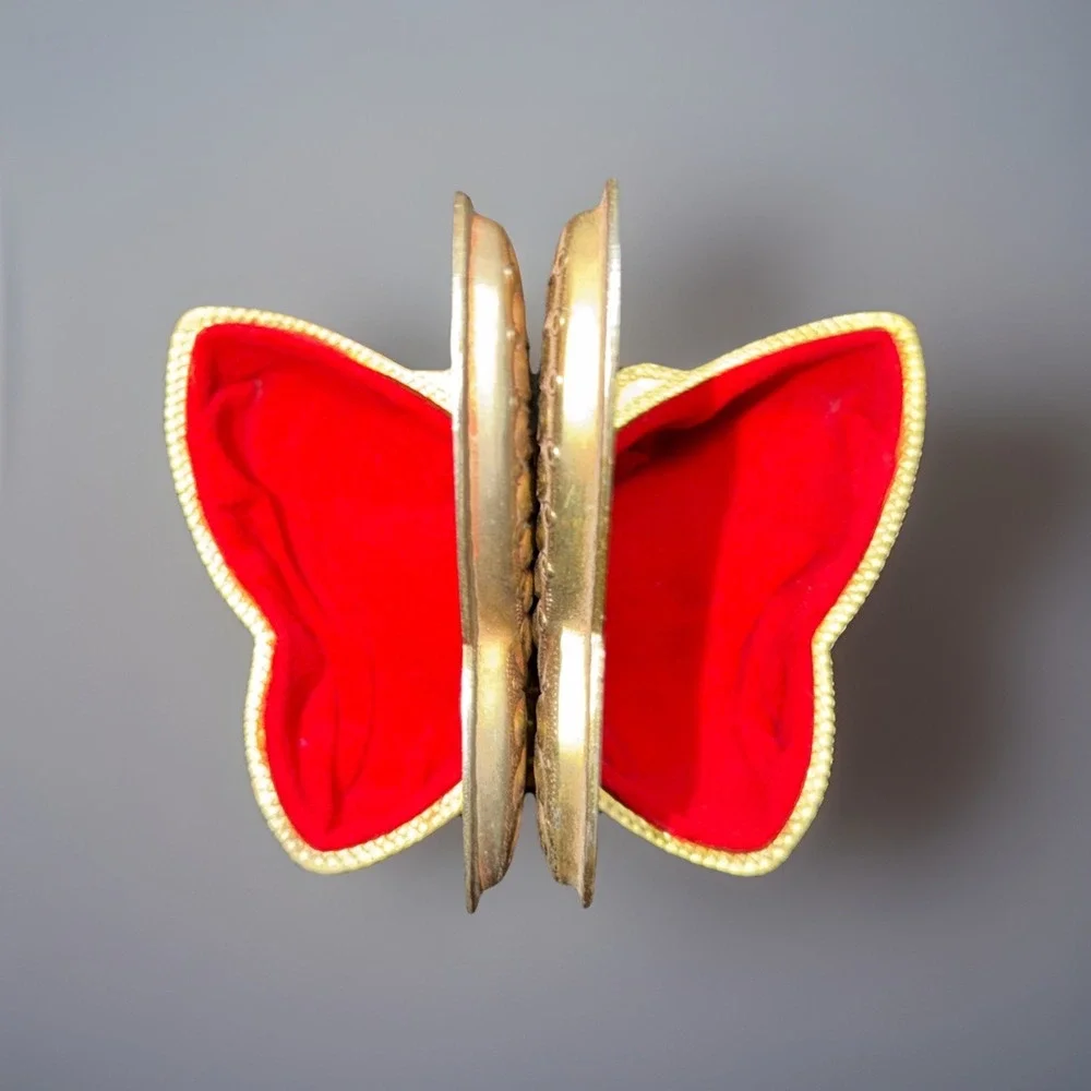 VTG Brass Butterfly Trinket Box Hinged Wings Red Velvet Lining & Accents Floral‎